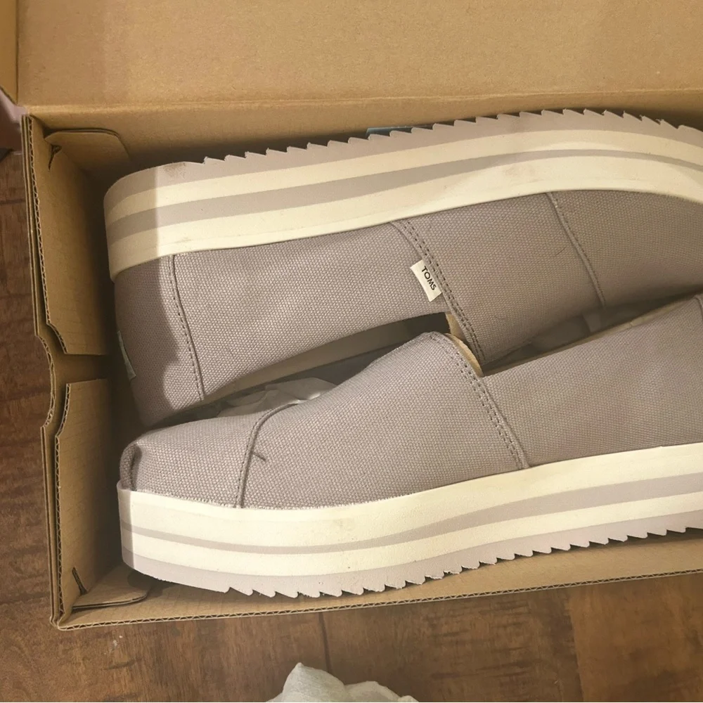 NWT Toms Gray Platform Shoes - Picture 1 of 5